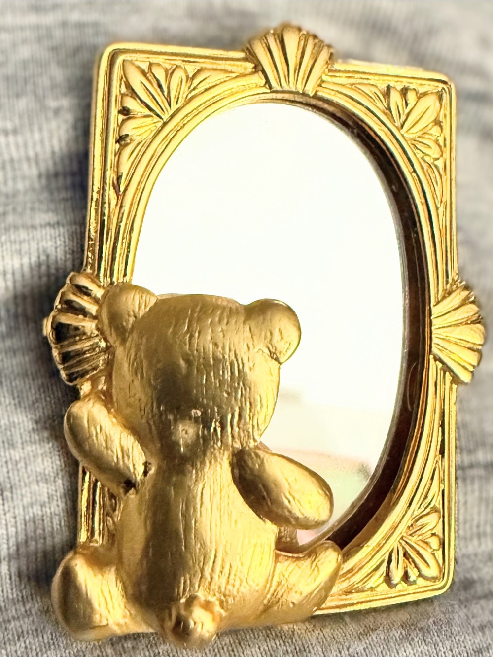Vintage 1980s Signed JJ Jonette Teddy Bear Pin looking in the mirror Gold-tone